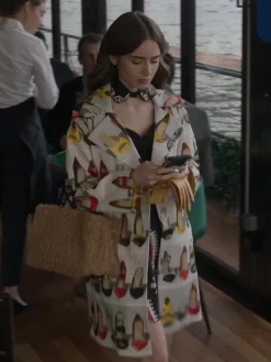 Emily-Cooper-Emily-in-Paris-Lily-Collins-Trench-Coat